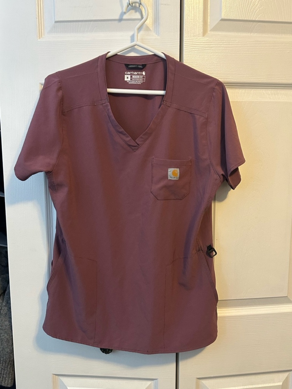 Carhartt Women's V-Neck Scrub Top in Mauve Rose